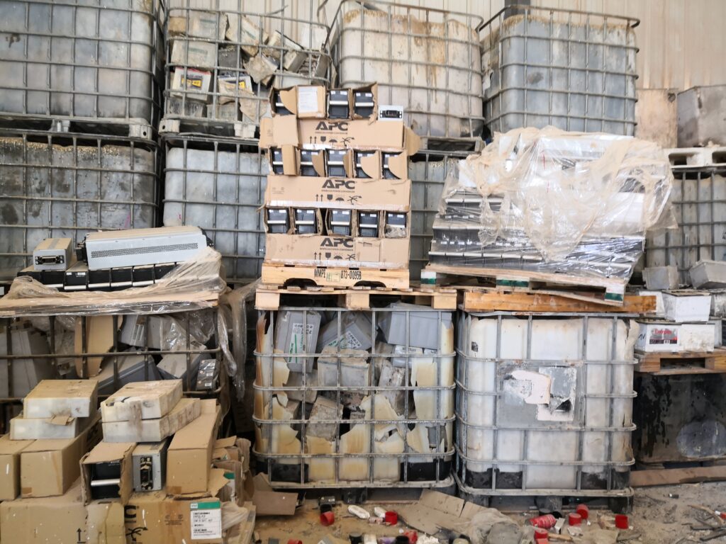 Batteries and battery passports